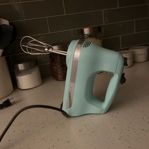 Adorable kitchen aid mixer!!